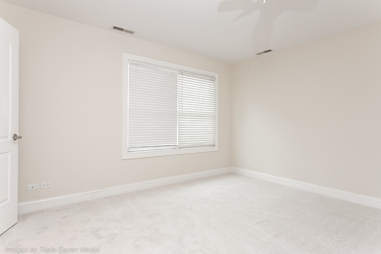 831 N Yale Avenue, Villa Park, IL 60181