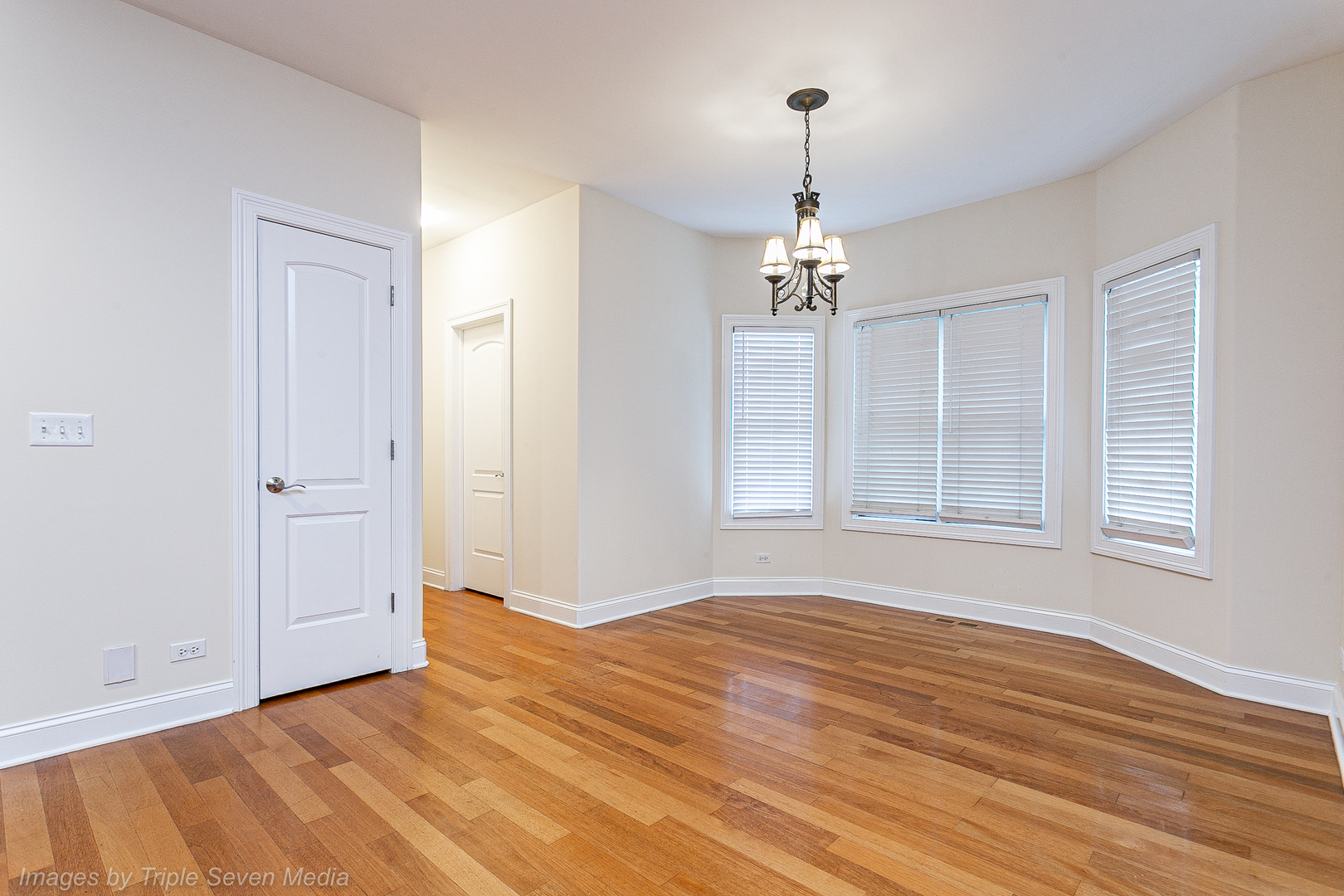 831 N Yale Avenue, Villa Park, IL 60181