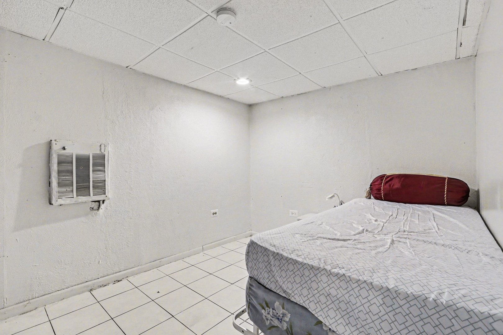 1S217 Stratford Lane, Villa Park, IL 60181