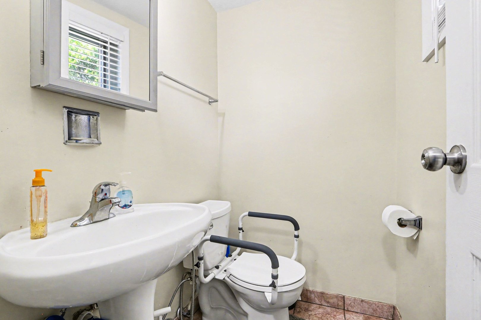 1S217 Stratford Lane, Villa Park, IL 60181