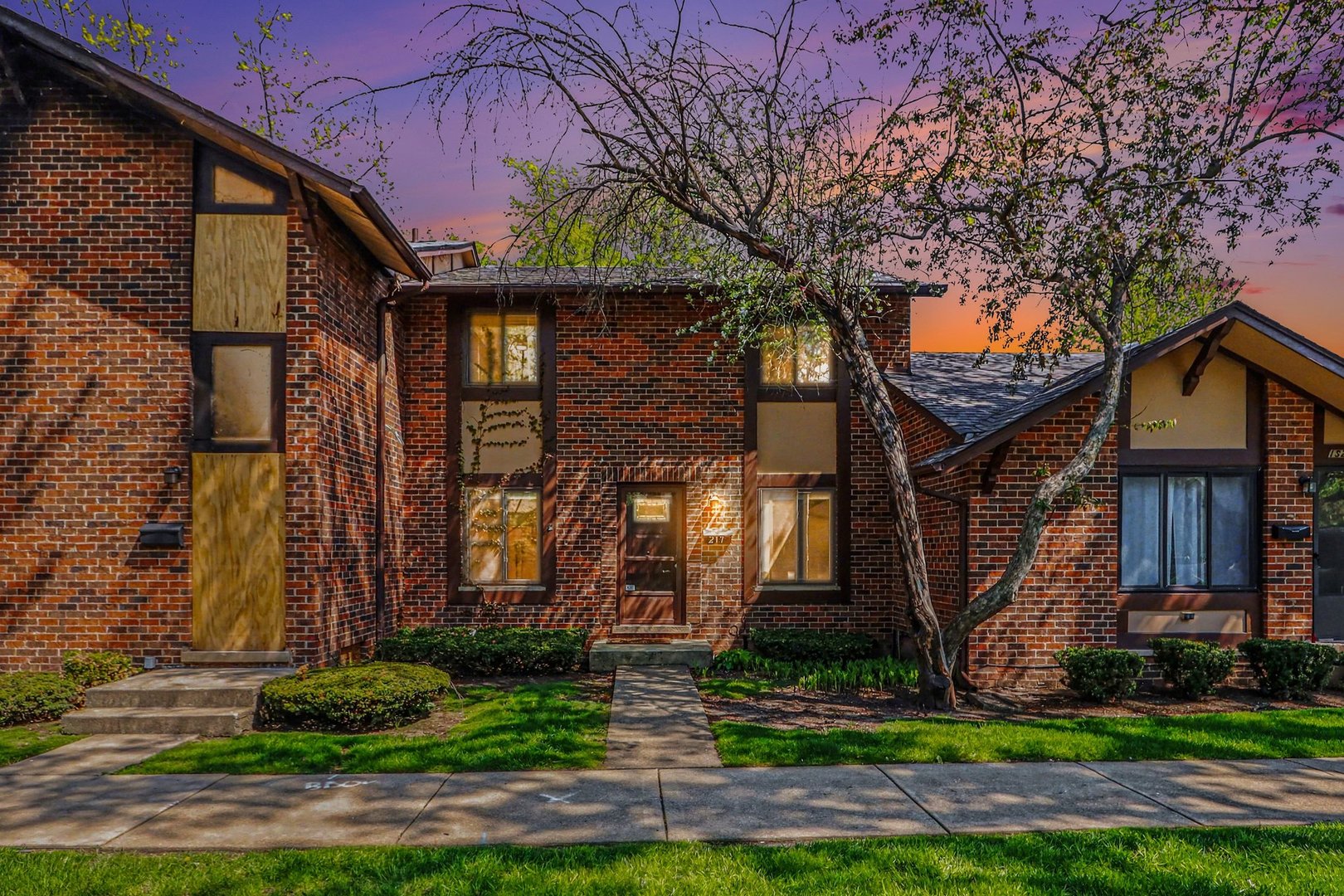 1S217 Stratford Lane, Villa Park, IL 60181