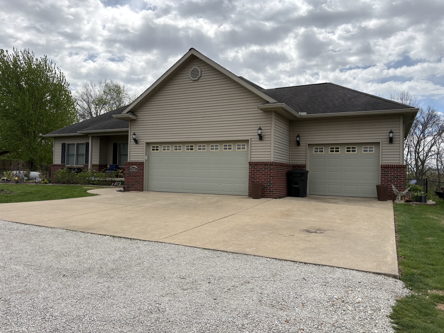 25401 Longview Road, Hopedale, IL 61747