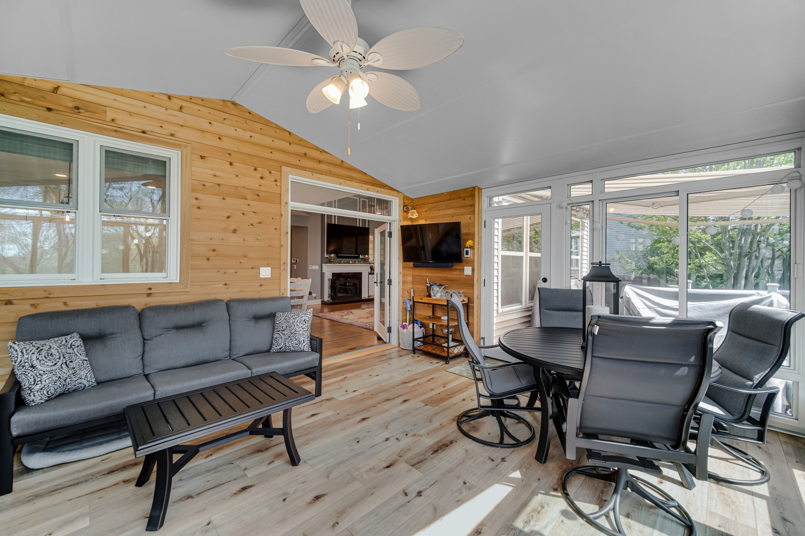 1139 Magnolia Road, Mundelein, IL 60060