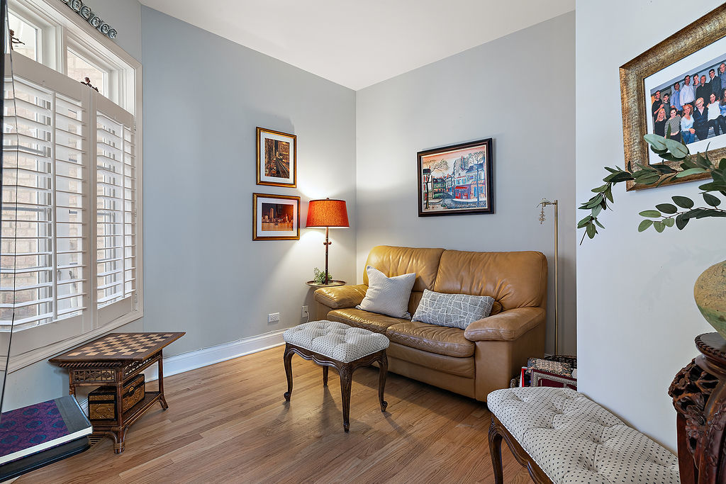 1751 Park Ridge Point, Park Ridge, IL 60068