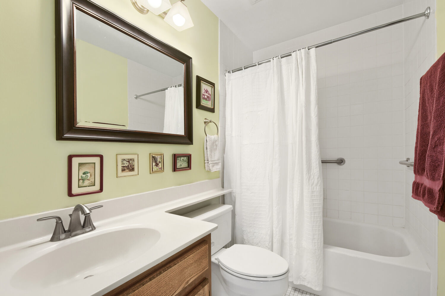 561 Old Barn Road, Lake Barrington, IL 60010