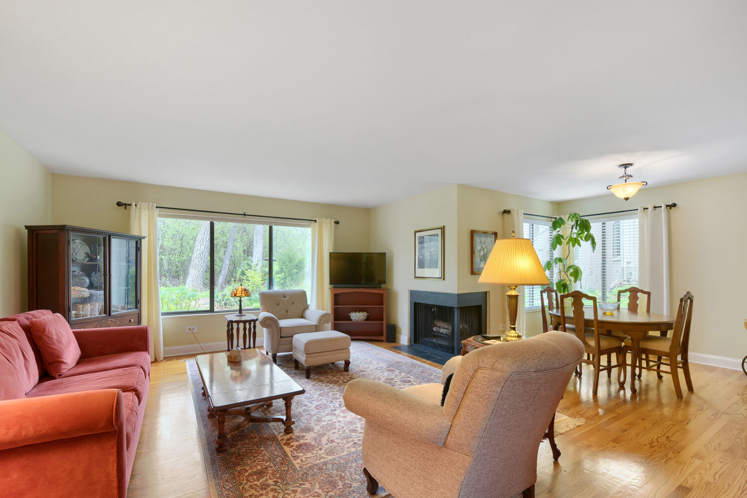 561 Old Barn Road, Lake Barrington, IL 60010