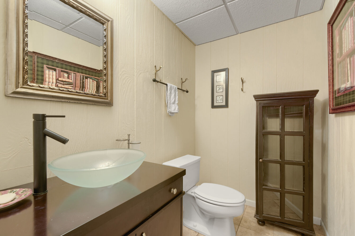 561 Old Barn Road, Lake Barrington, IL 60010