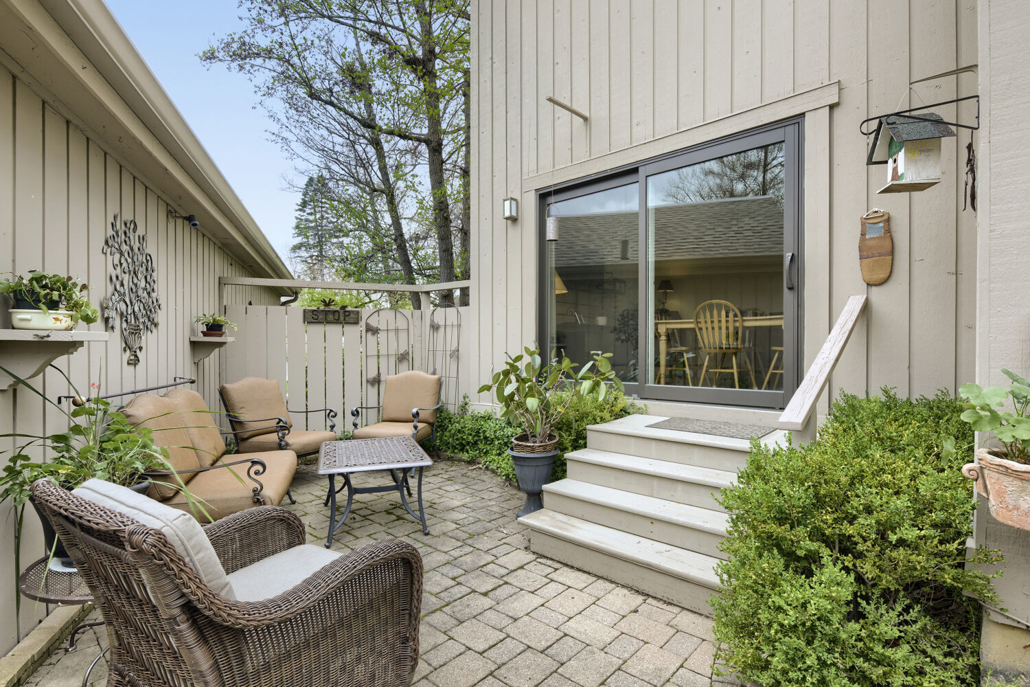 561 Old Barn Road, Lake Barrington, IL 60010