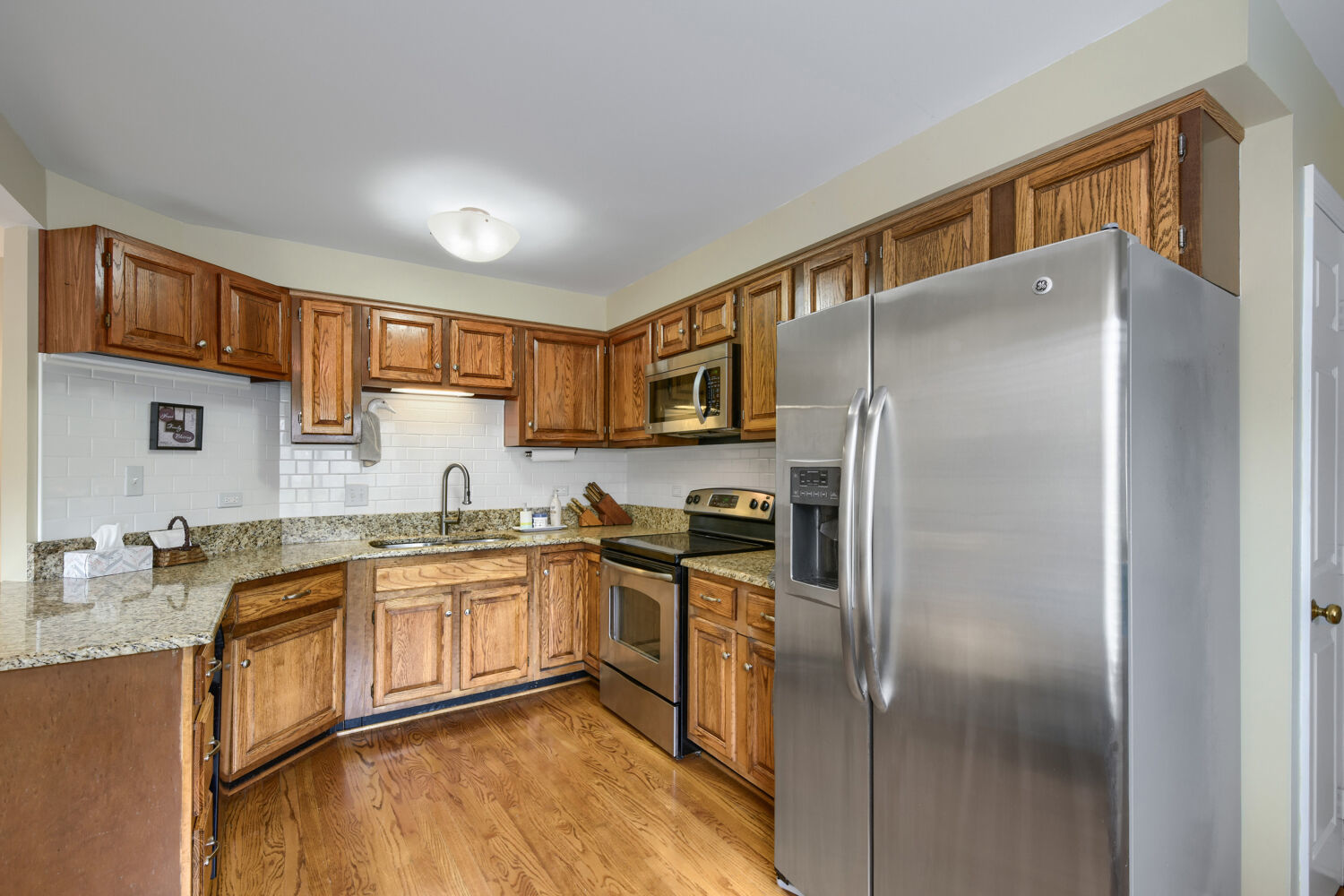 561 Old Barn Road, Lake Barrington, IL 60010