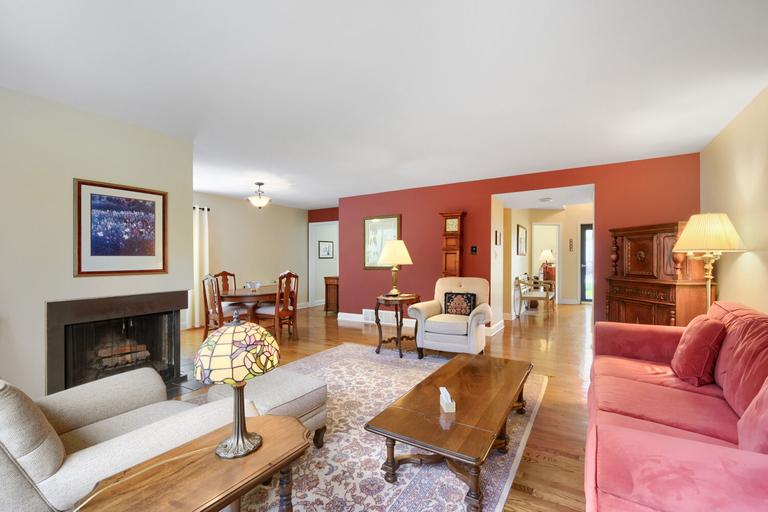 561 Old Barn Road, Lake Barrington, IL 60010