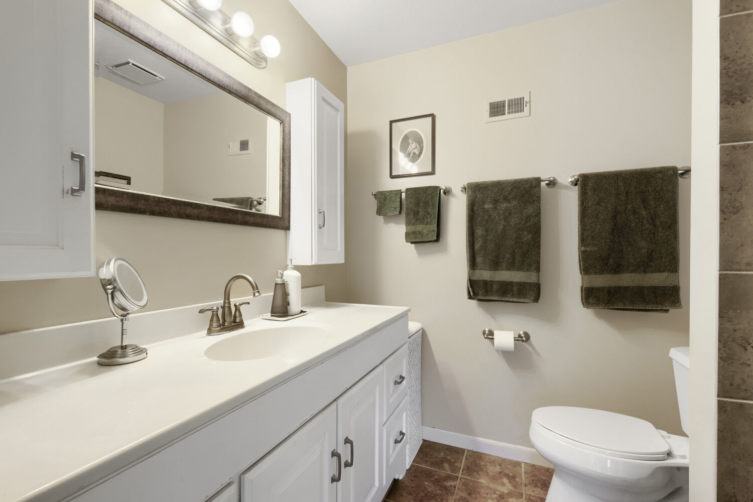 561 Old Barn Road, Lake Barrington, IL 60010