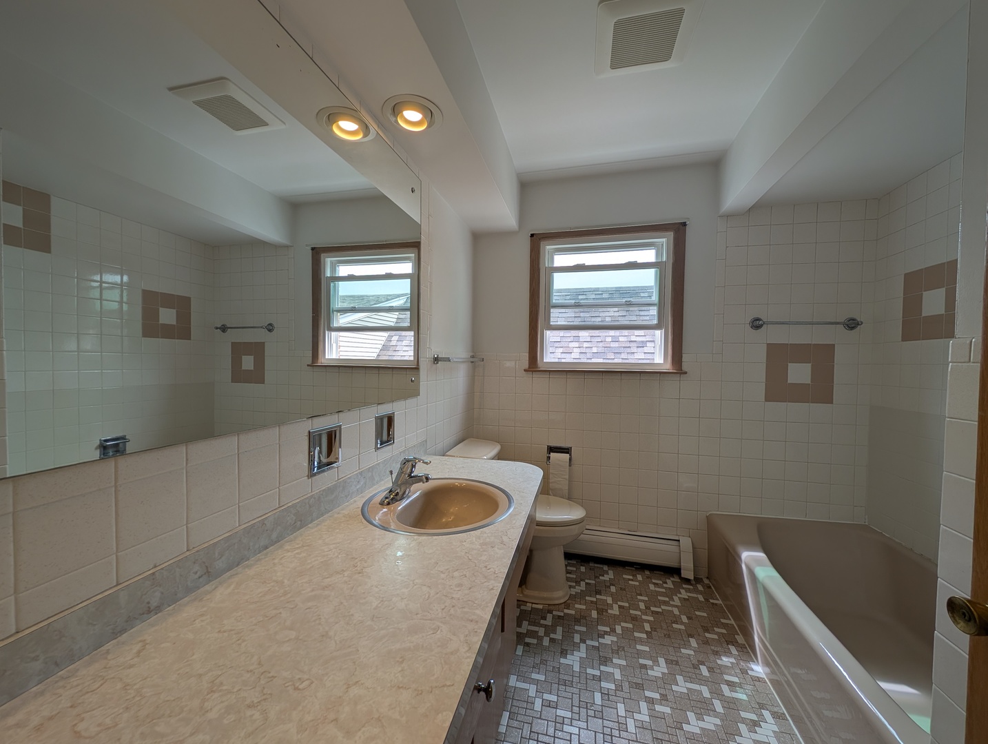 6537 N Natoma Avenue #2, Chicago, IL 60631