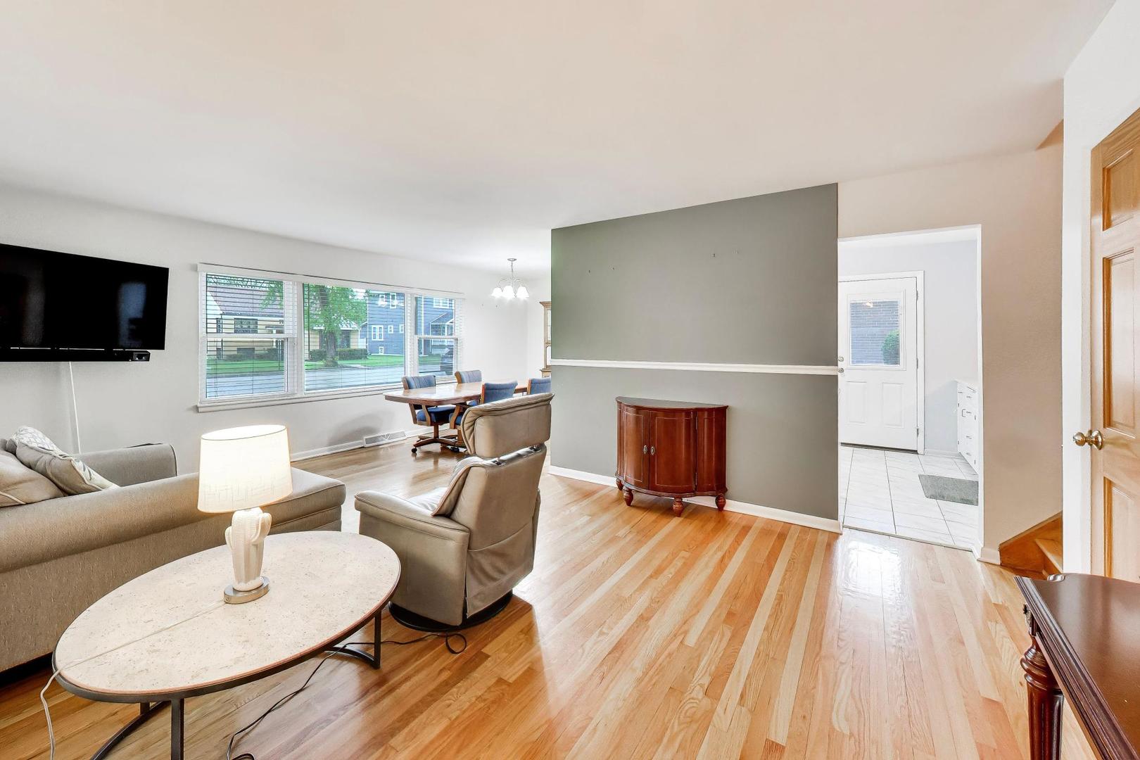 346 Kemman Avenue, La Grange Park, IL 60526