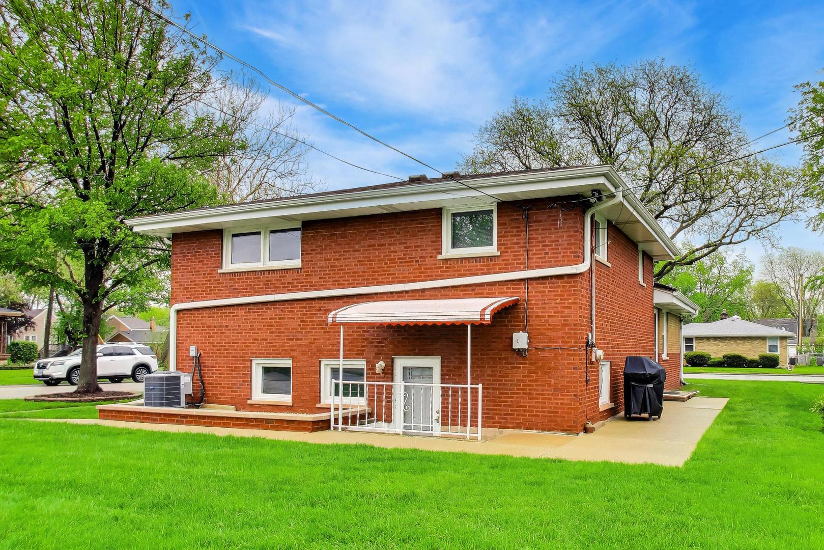 346 Kemman Avenue, La Grange Park, IL 60526