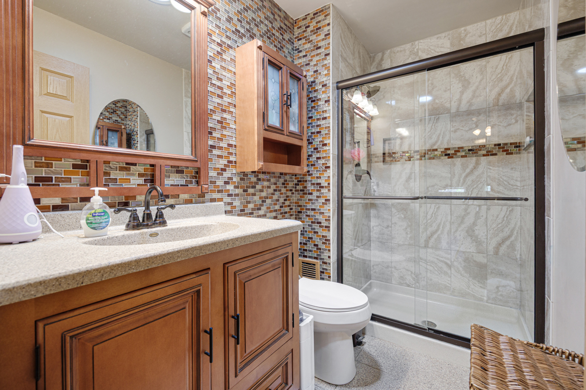 865 Debra Lane, Elk Grove Village, IL 60007