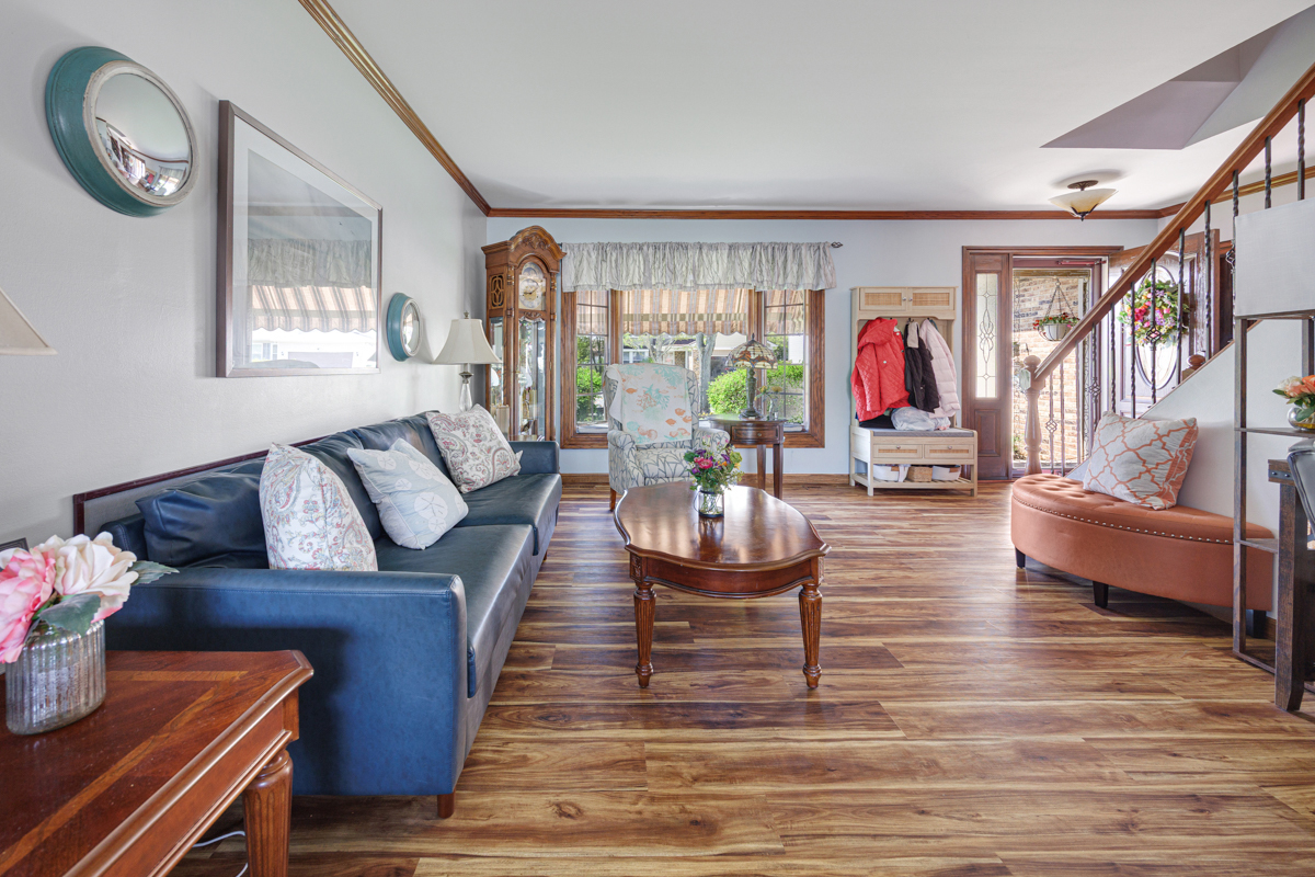 865 Debra Lane, Elk Grove Village, IL 60007