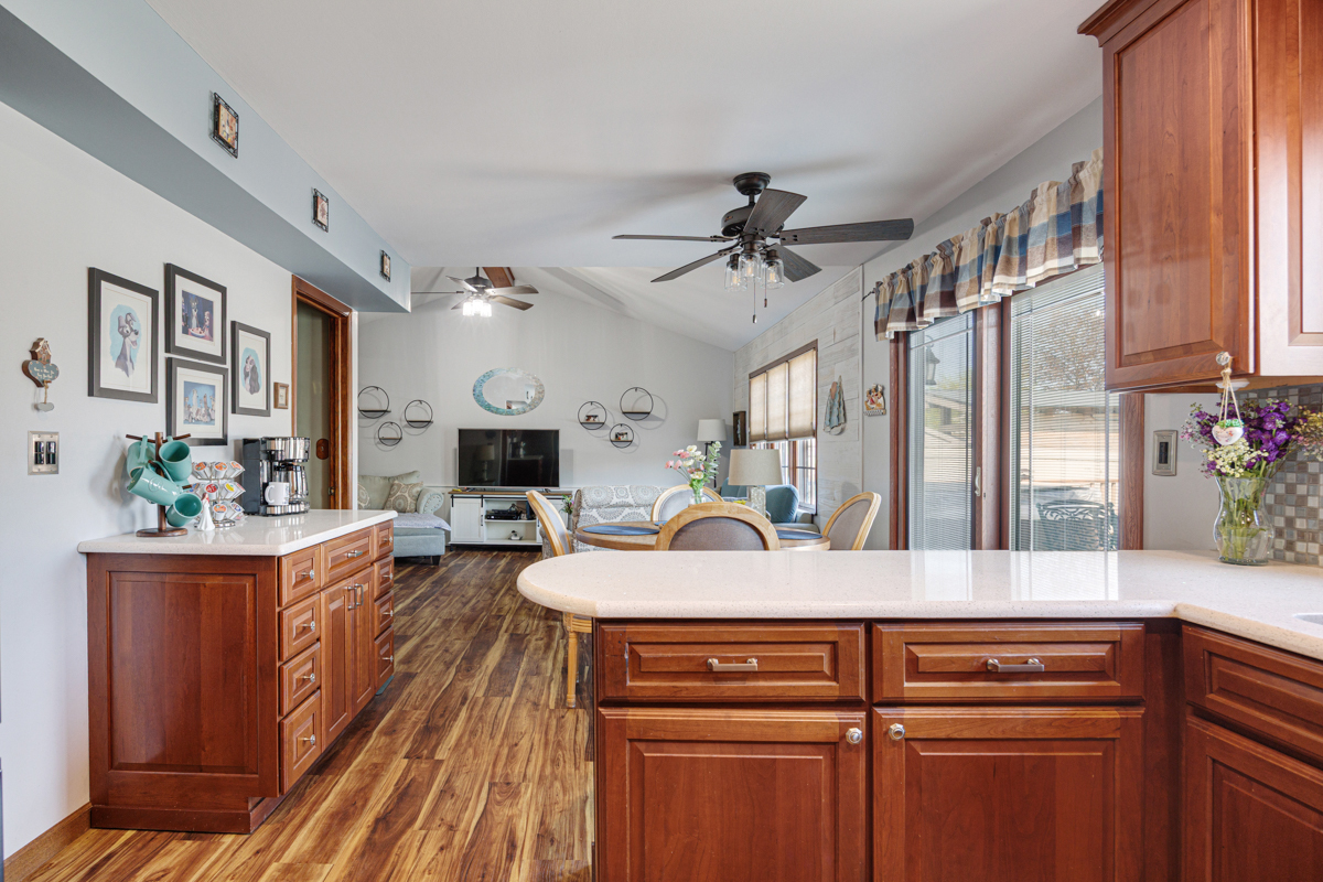 865 Debra Lane, Elk Grove Village, IL 60007