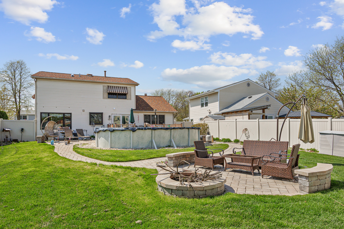 865 Debra Lane, Elk Grove Village, IL 60007