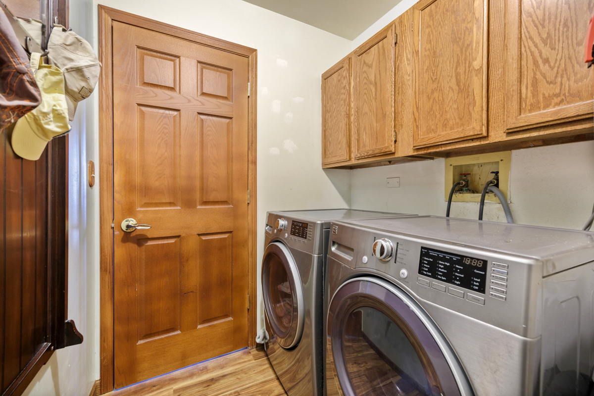 865 Debra Lane, Elk Grove Village, IL 60007