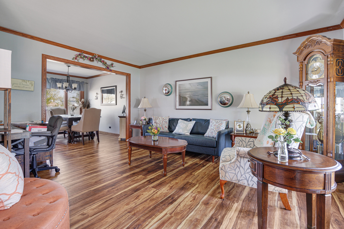 865 Debra Lane, Elk Grove Village, IL 60007