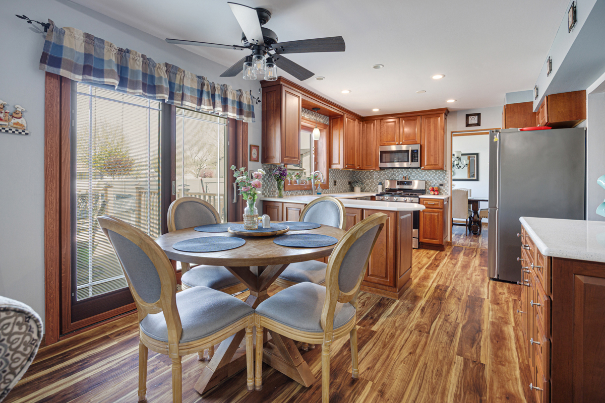 865 Debra Lane, Elk Grove Village, IL 60007