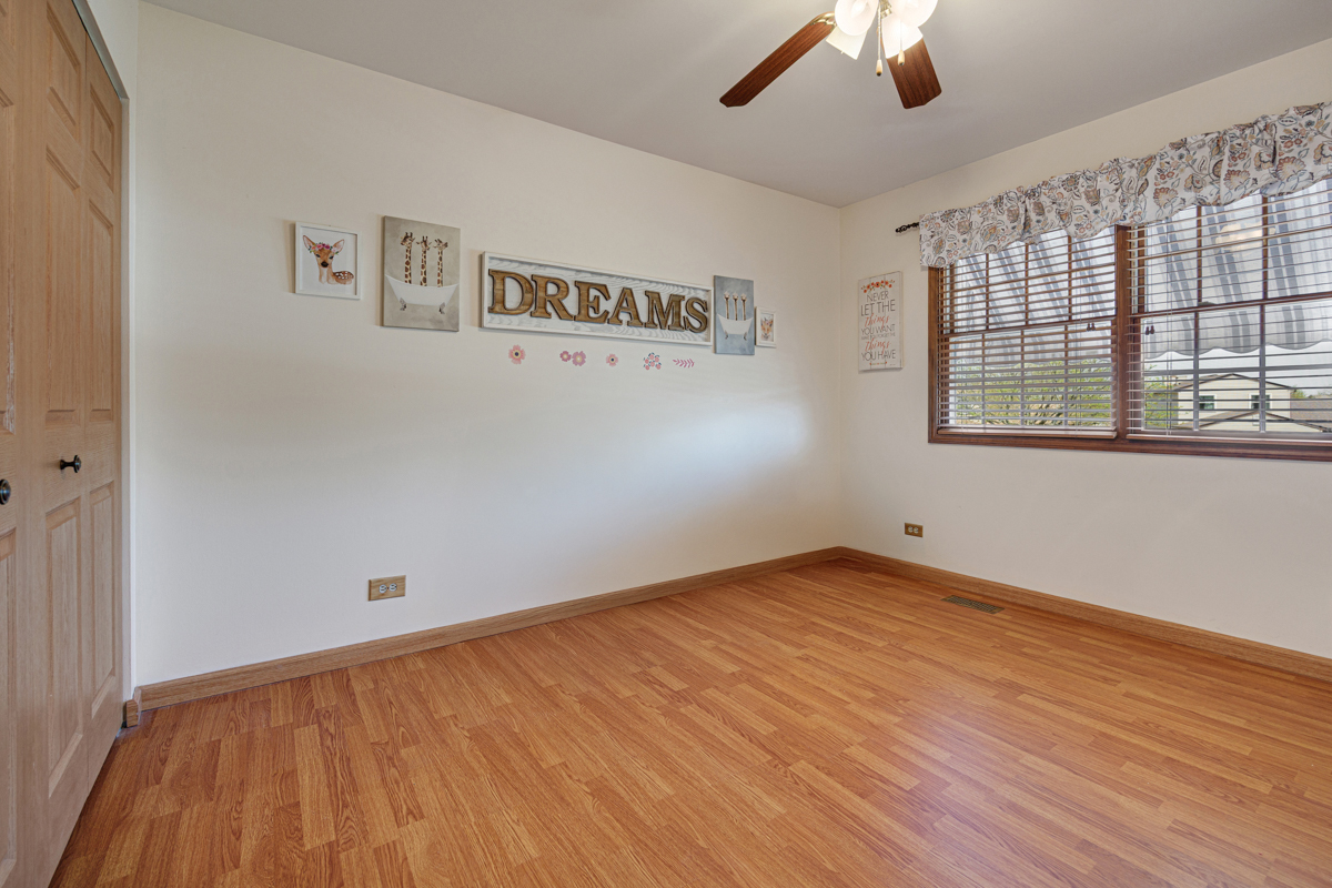 865 Debra Lane, Elk Grove Village, IL 60007