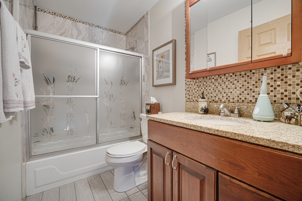 865 Debra Lane, Elk Grove Village, IL 60007