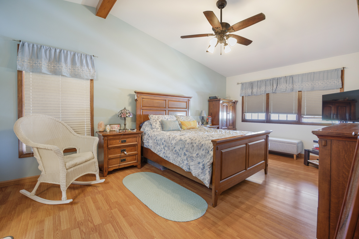 865 Debra Lane, Elk Grove Village, IL 60007