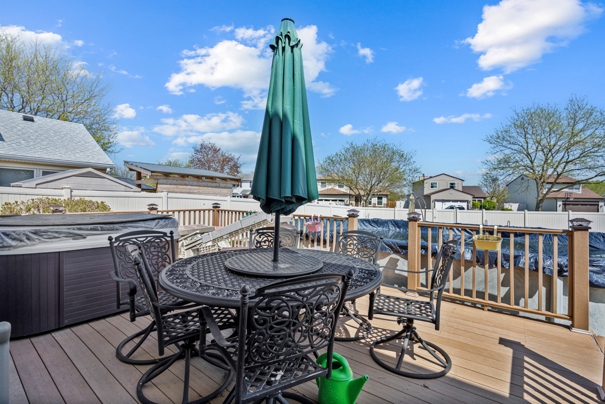 865 Debra Lane, Elk Grove Village, IL 60007