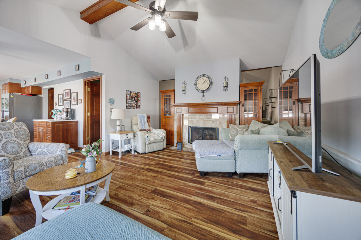 865 Debra Lane, Elk Grove Village, IL 60007