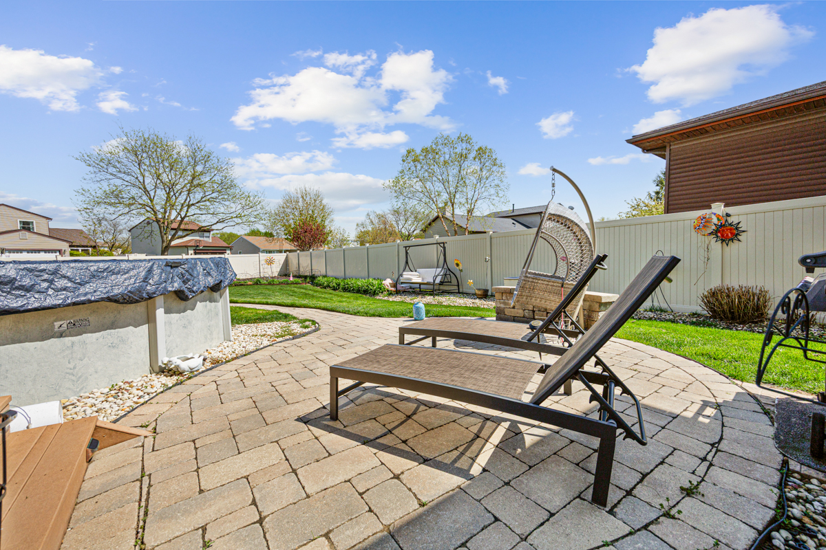 865 Debra Lane, Elk Grove Village, IL 60007