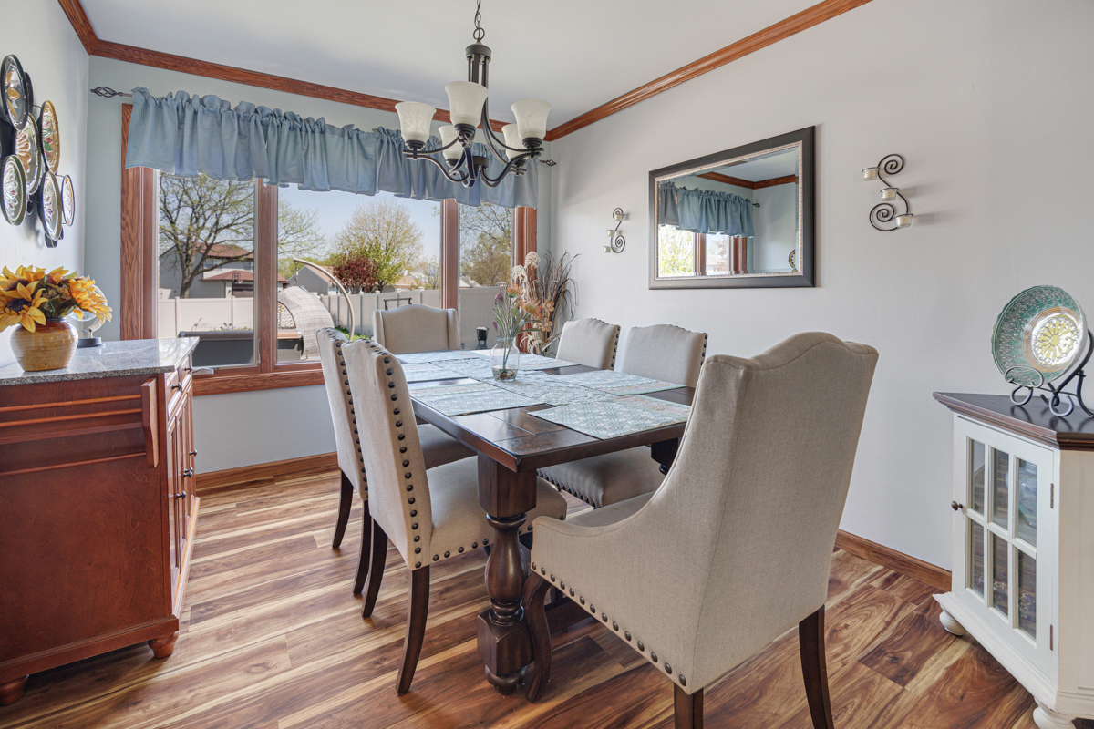 865 Debra Lane, Elk Grove Village, IL 60007