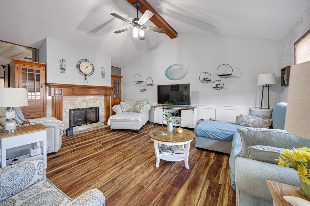 865 Debra Lane, Elk Grove Village, IL 60007