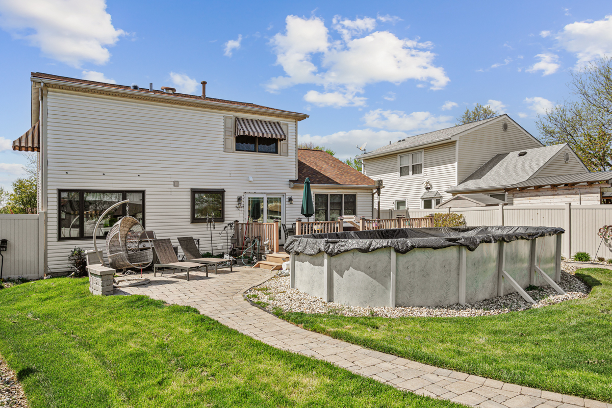 865 Debra Lane, Elk Grove Village, IL 60007