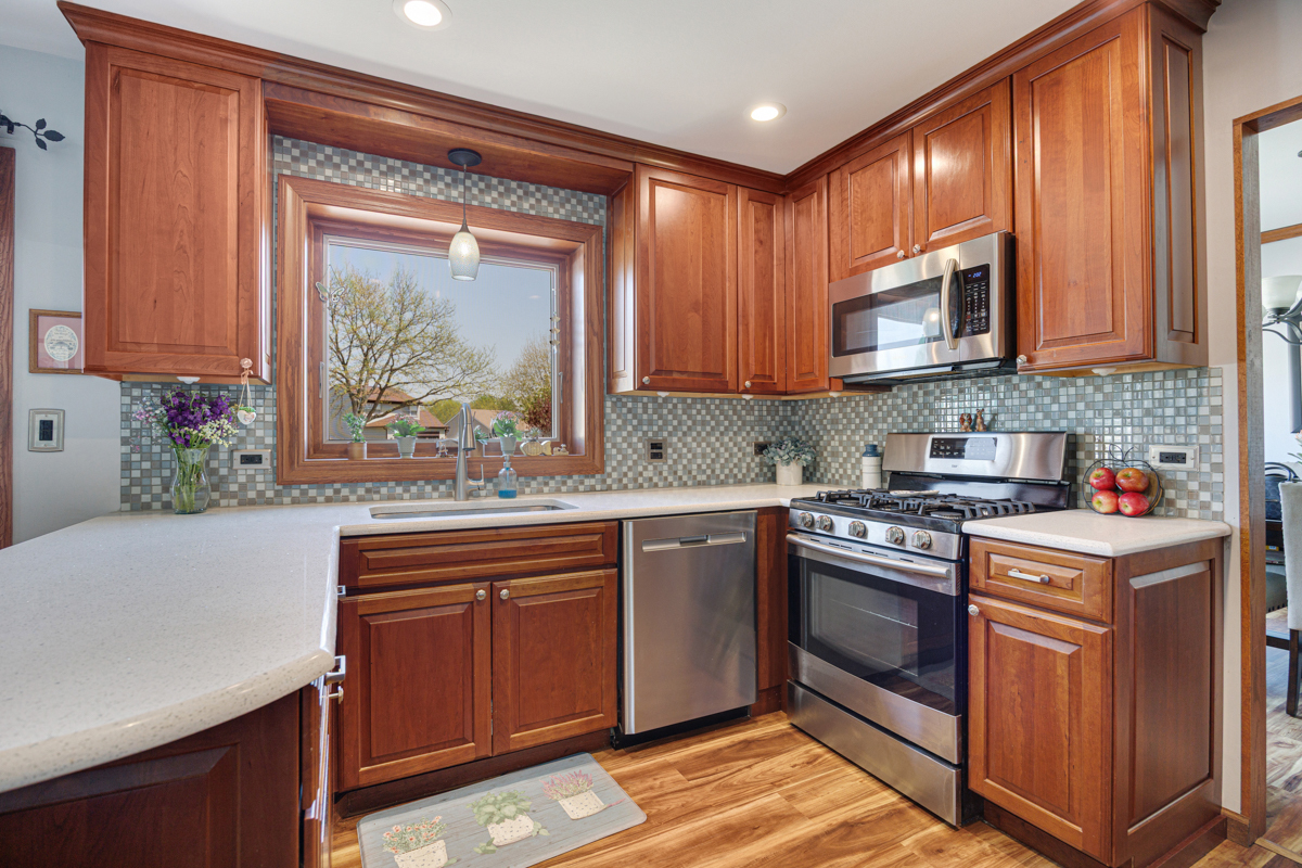 865 Debra Lane, Elk Grove Village, IL 60007