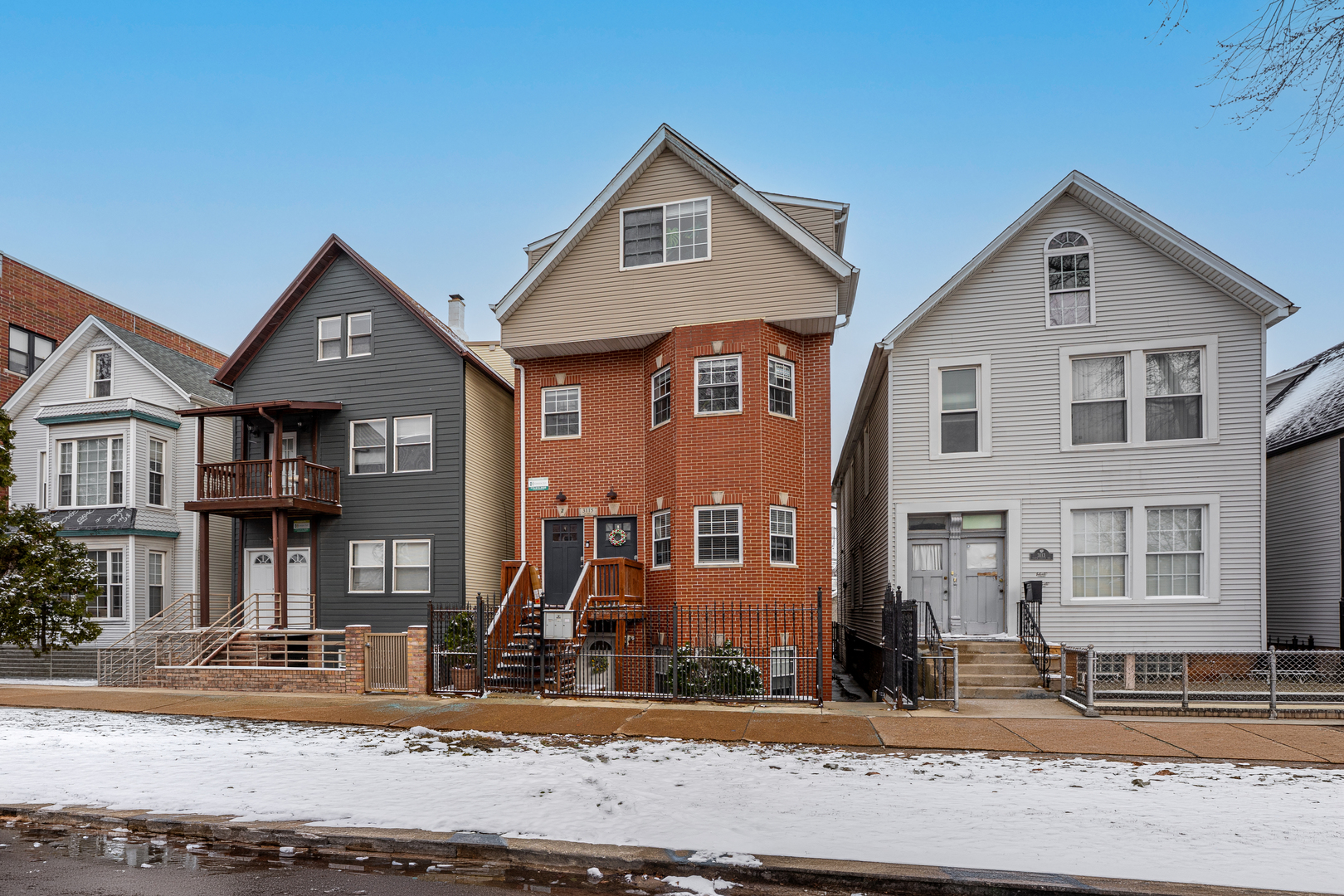 3115 N Oakley Avenue, Chicago, IL 60618