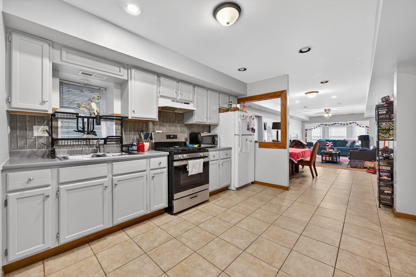 3115 N Oakley Avenue, Chicago, IL 60618