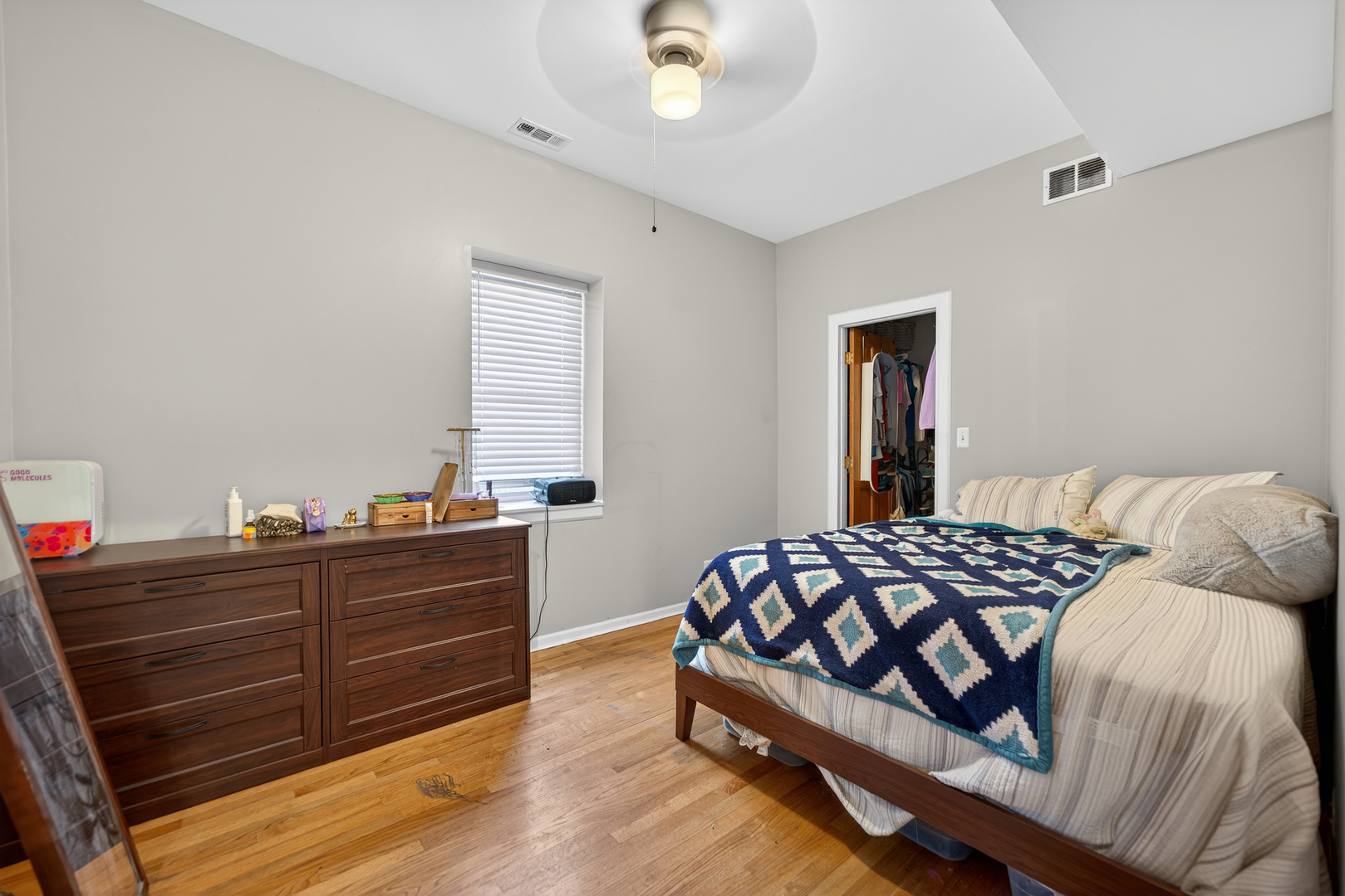 3115 N Oakley Avenue, Chicago, IL 60618