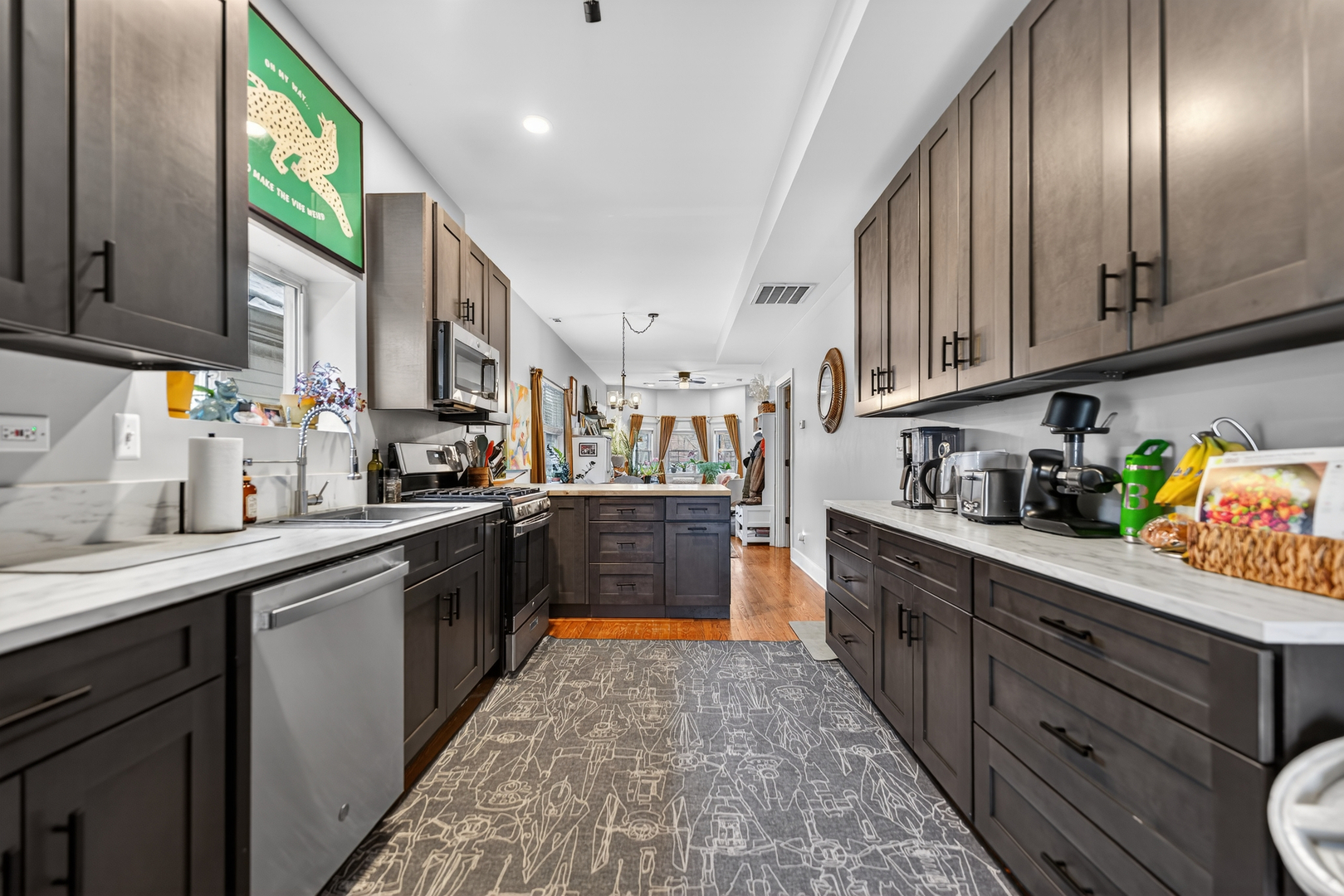 3115 N Oakley Avenue, Chicago, IL 60618