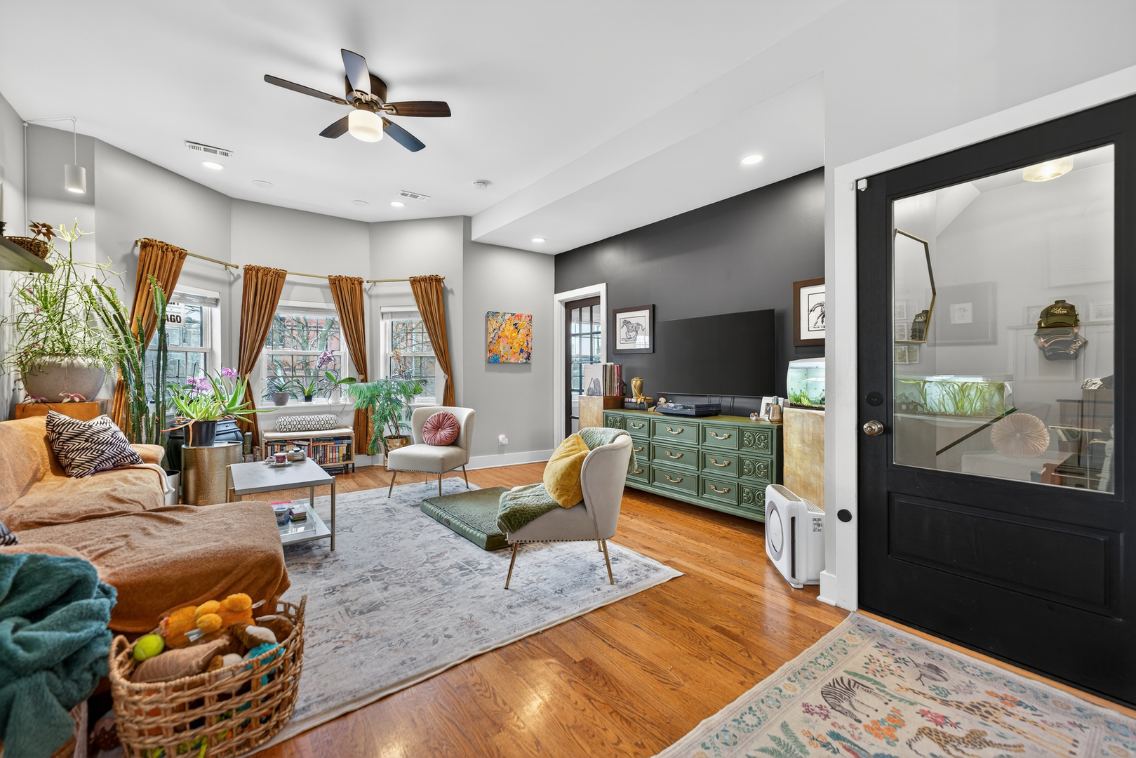 3115 N Oakley Avenue, Chicago, IL 60618