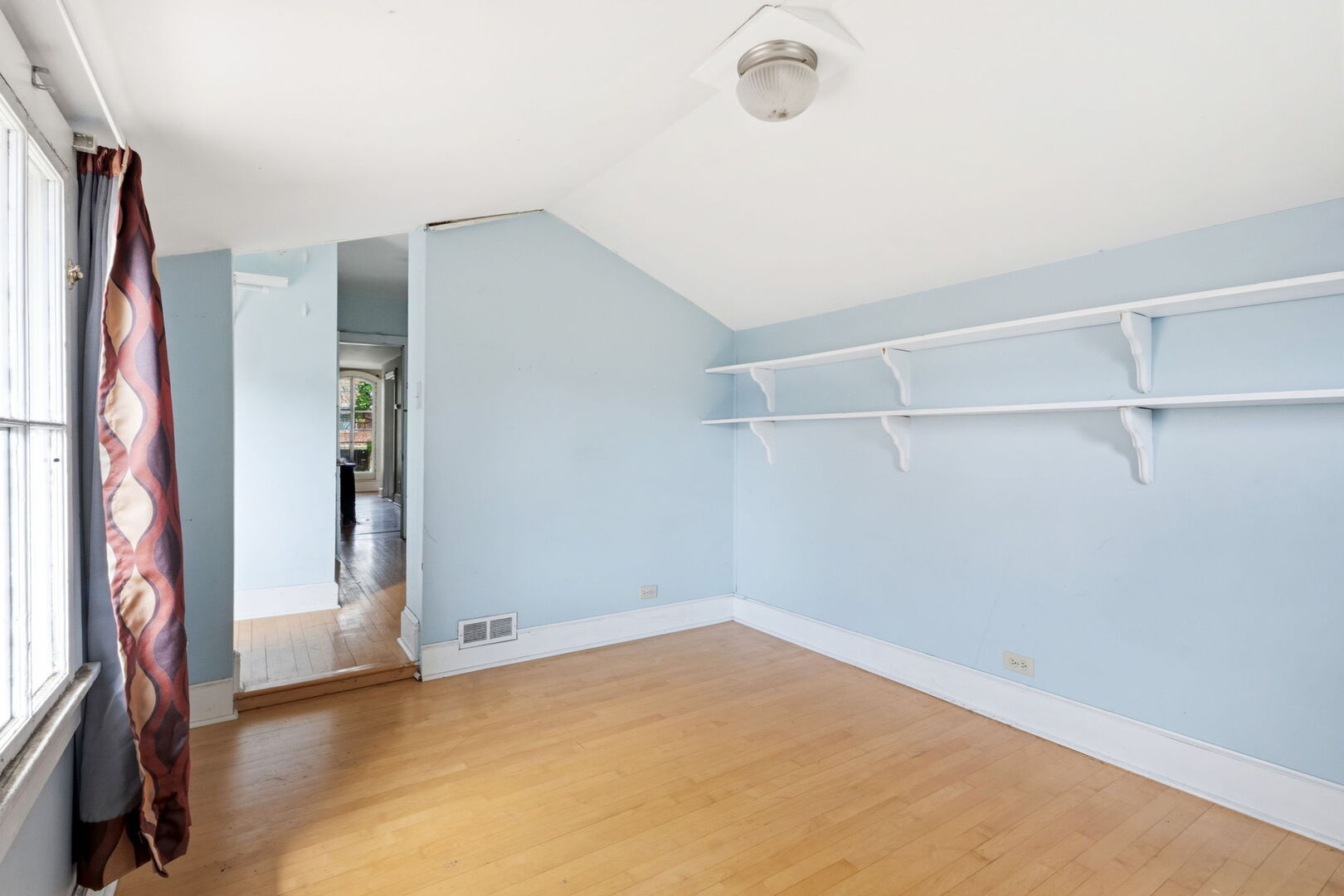 212 S 4th Street, Aurora, IL 60505