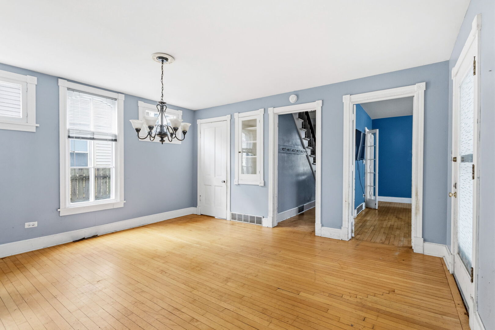 212 S 4th Street, Aurora, IL 60505