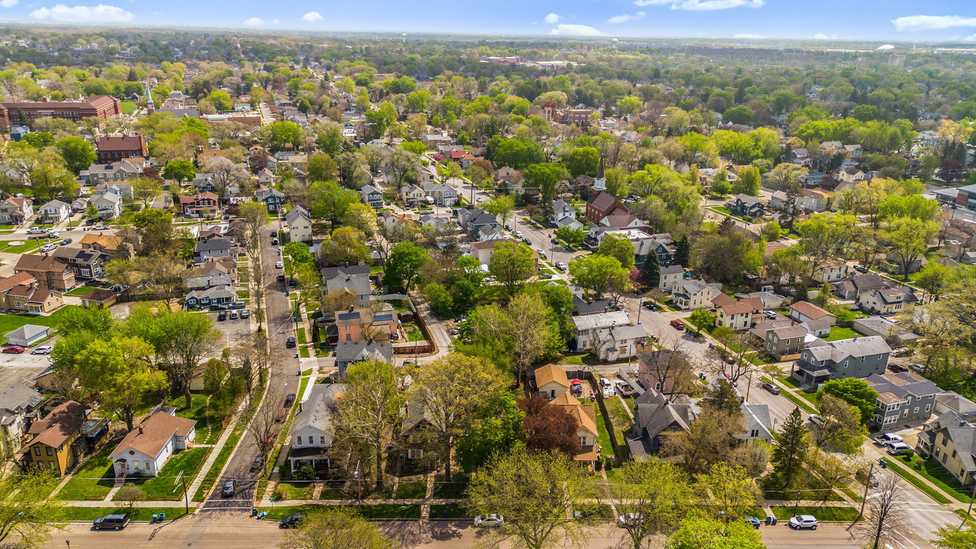 212 S 4th Street, Aurora, IL 60505