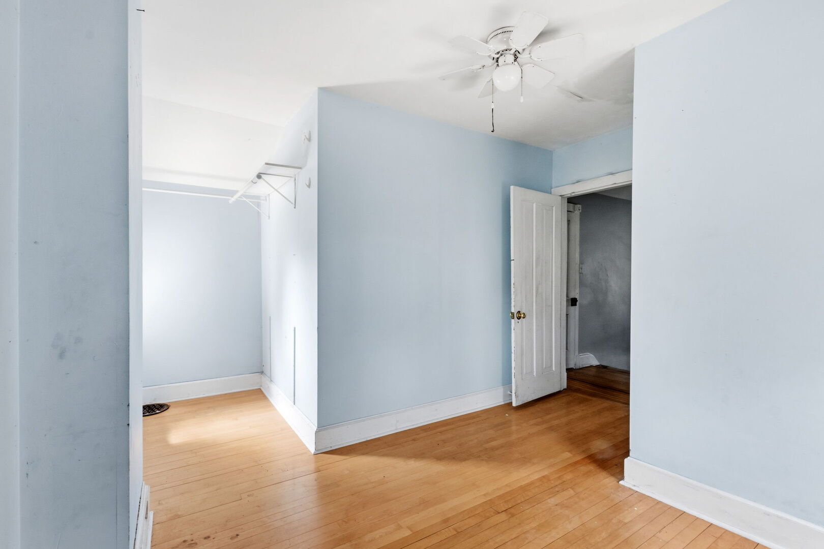 212 S 4th Street, Aurora, IL 60505