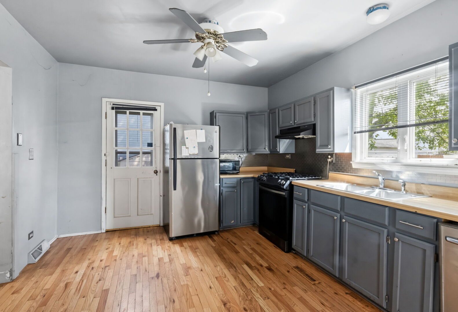 212 S 4th Street, Aurora, IL 60505