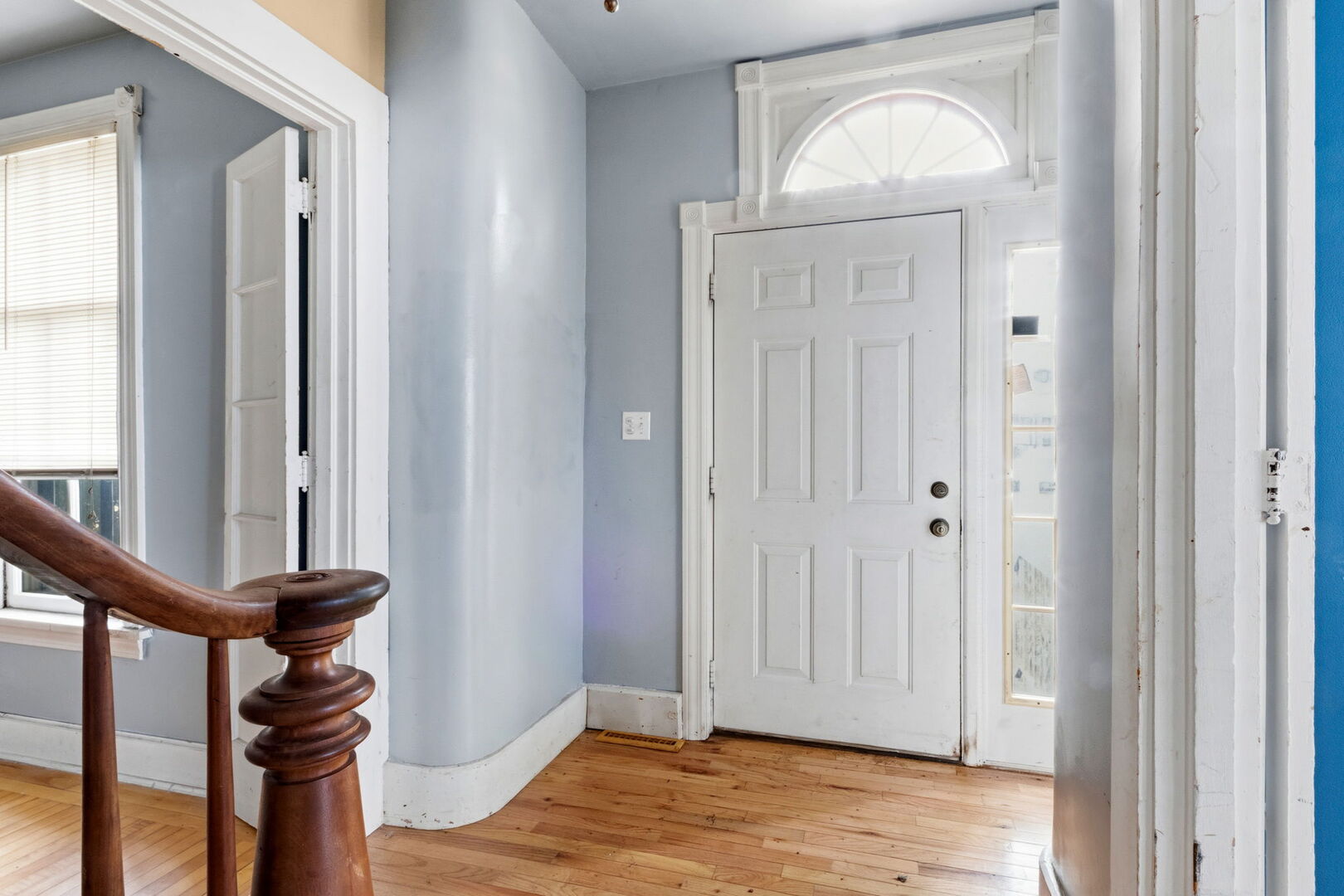 212 S 4th Street, Aurora, IL 60505