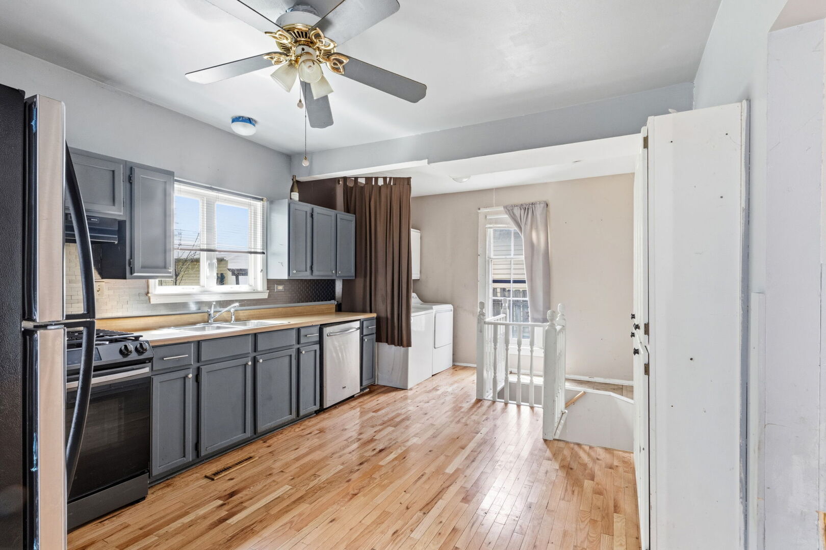 212 S 4th Street, Aurora, IL 60505