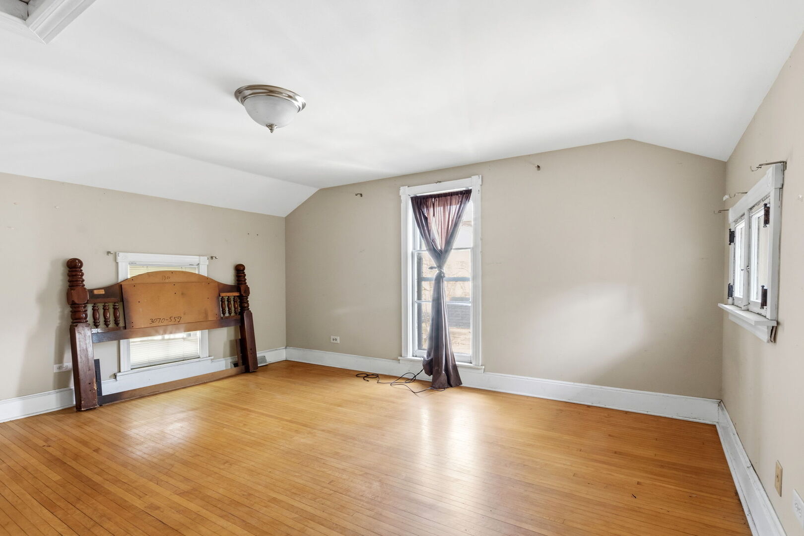 212 S 4th Street, Aurora, IL 60505