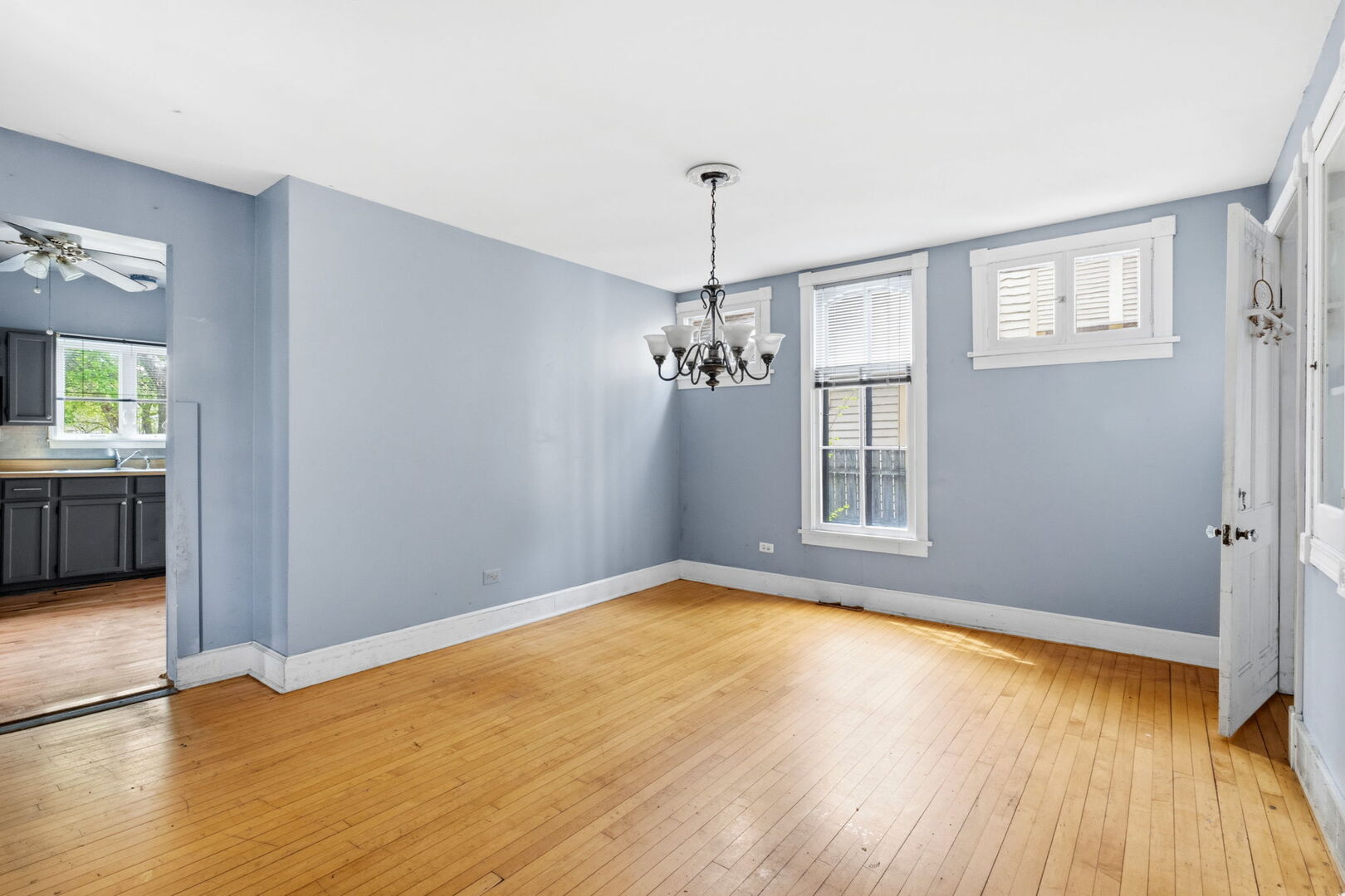 212 S 4th Street, Aurora, IL 60505