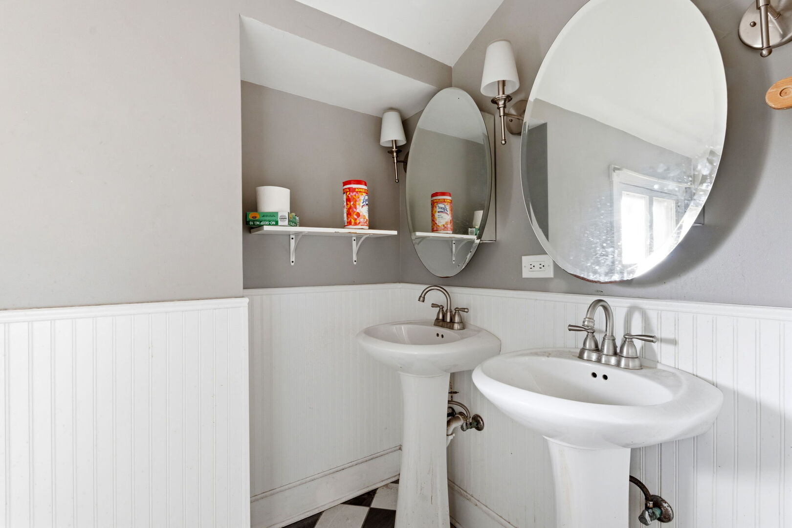 212 S 4th Street, Aurora, IL 60505